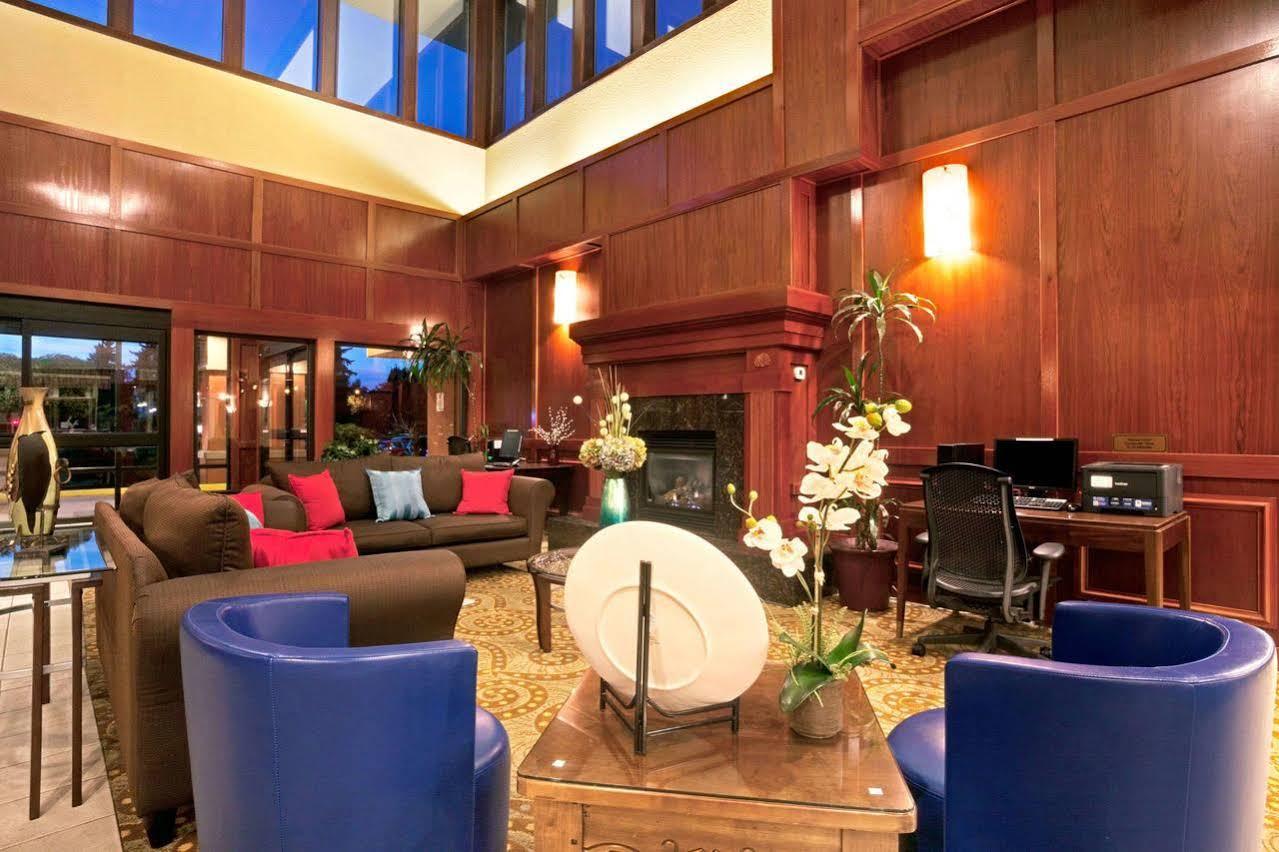 Ramada By Wyndham Tukwila Southcenter Hotel Екстериор снимка